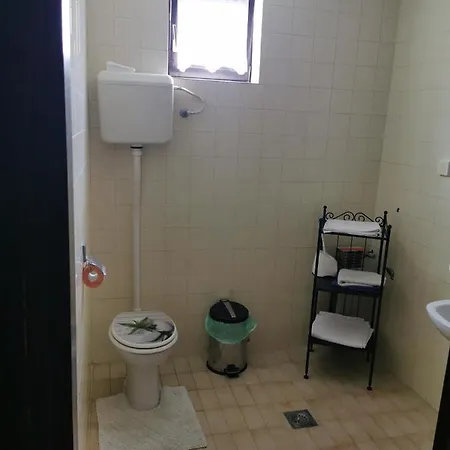 Dasek Ii, Apartment Njivice
