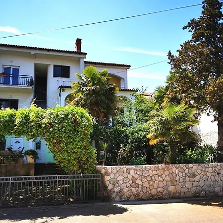 Dasek Ii, Apartment *